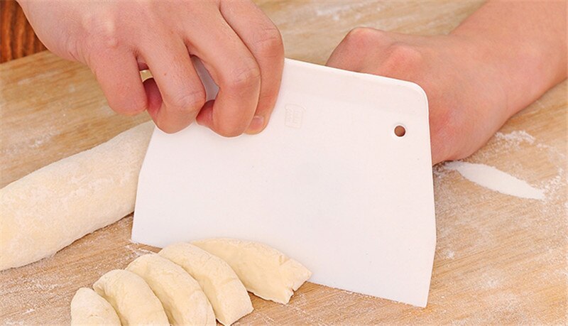 White color Kitchen Cutter Cake Spatulas Cake Pastry Spatulas Butter Scraper Trapezoidal Scraper Cake Tools Plastic Dough Scrape