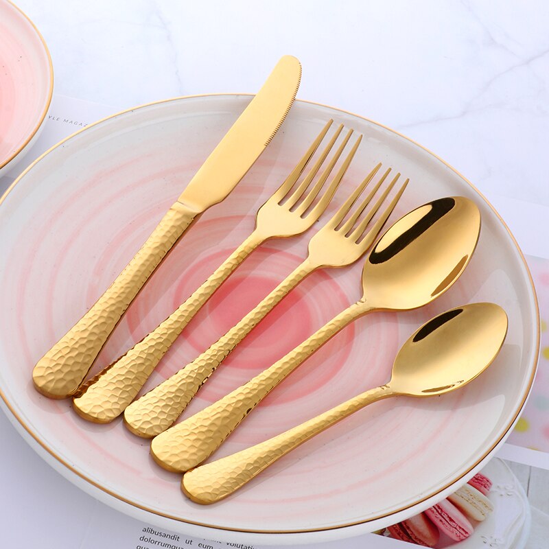 Ylelliset kultaiset aterimet 5 kpl kultaiset aterimet värikäs aterimesetti ruostumattomasta teräksestä musta aterinsetti veitsihaarukkasetti länsimaiset astiat: Kulta-