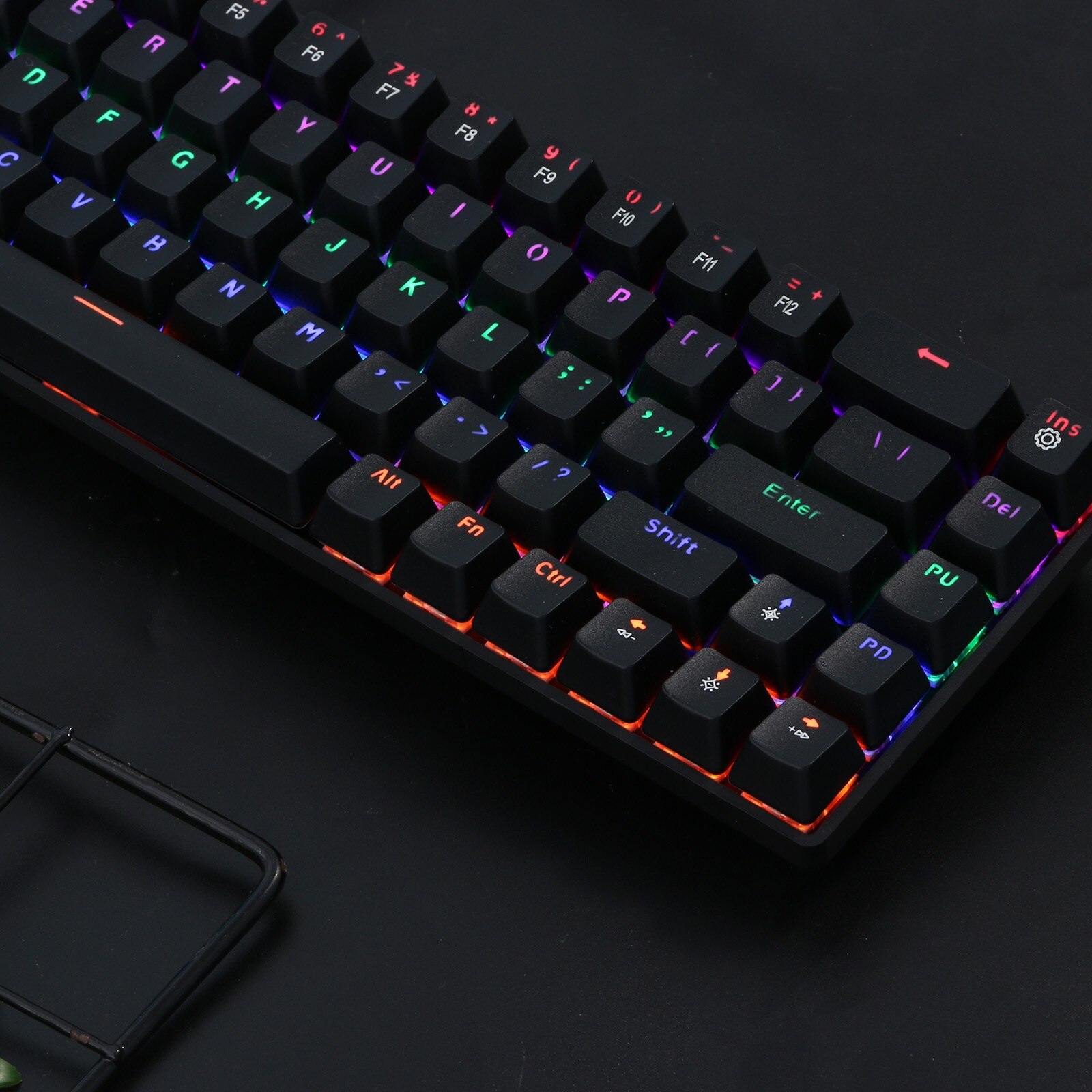 Dk68e 68-klucz Rgb mechaniczna klawiatura do gier przewodowy nowy typ podświetlany diodami Led klawiatury 5-kolor mieszany kolor oświetlenie typu c