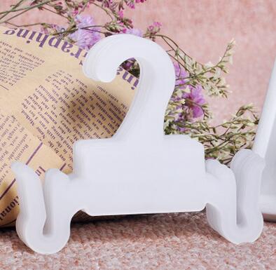 50pcs slipper hanger shoes supermarket sandal hook holder people cotton-padded shoe plastic hook hanger: 4115 Translucent