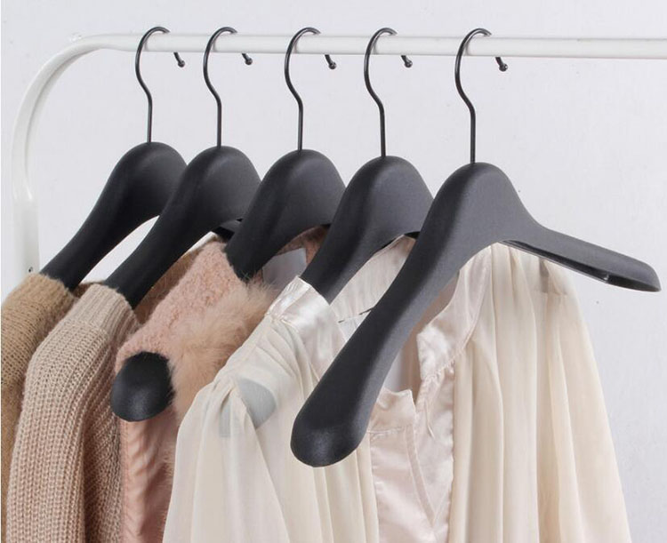 Black Thick Wide Shoulder Plastic Clothes Hanger for Coats Jacket and Fur (10 Pieces/ Lot )