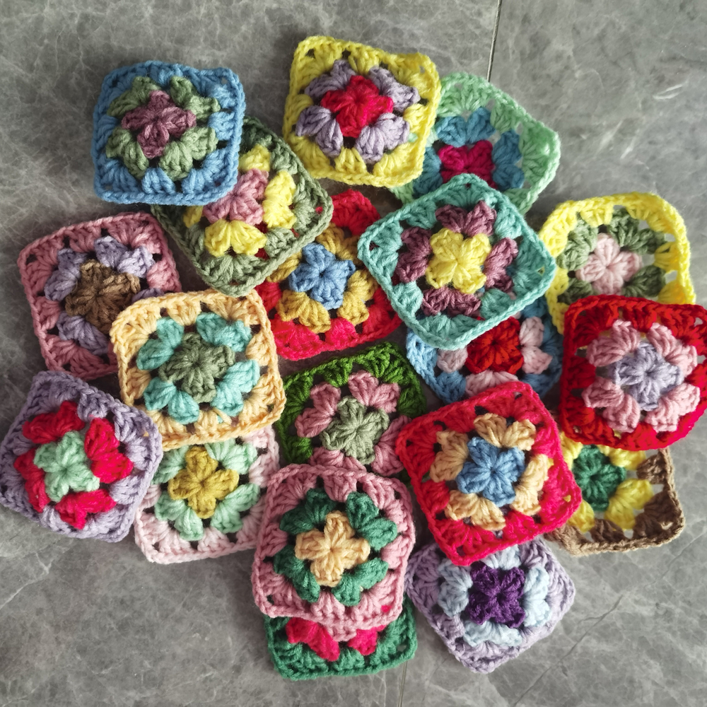 Diy virkade doilies flerfärgade glasunderlägg fyrkantiga bordsmattor dekoration handgjord virkad koppdyna 9cm yllekläder lapp 50 st/lot