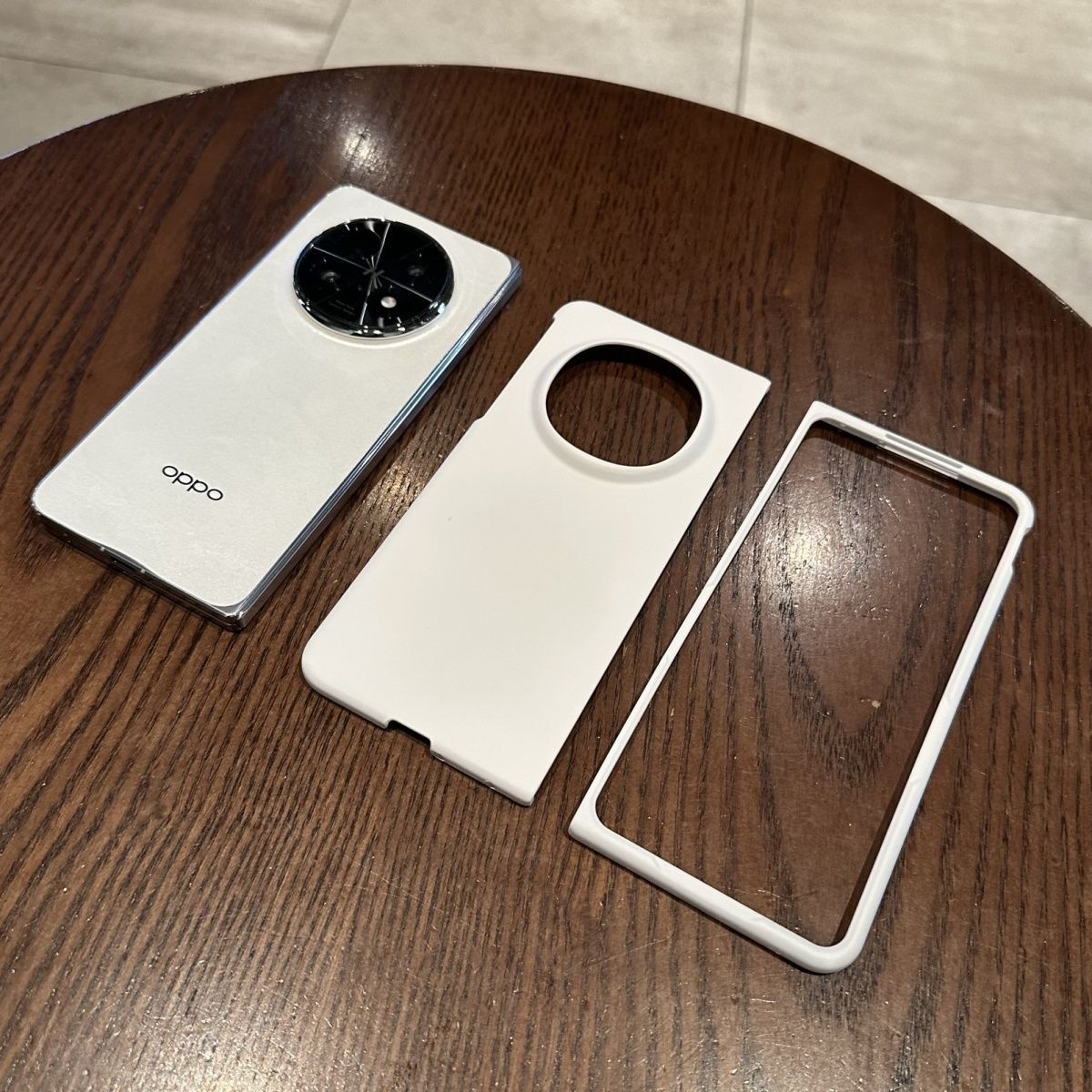 Voor OPPO Find N5-hoes Opvouwbaar Modieus en gepersonaliseerd Effen kleur PC Huidvriendelijke hoes voor OPPO Find N5 Schokbestendige bumper