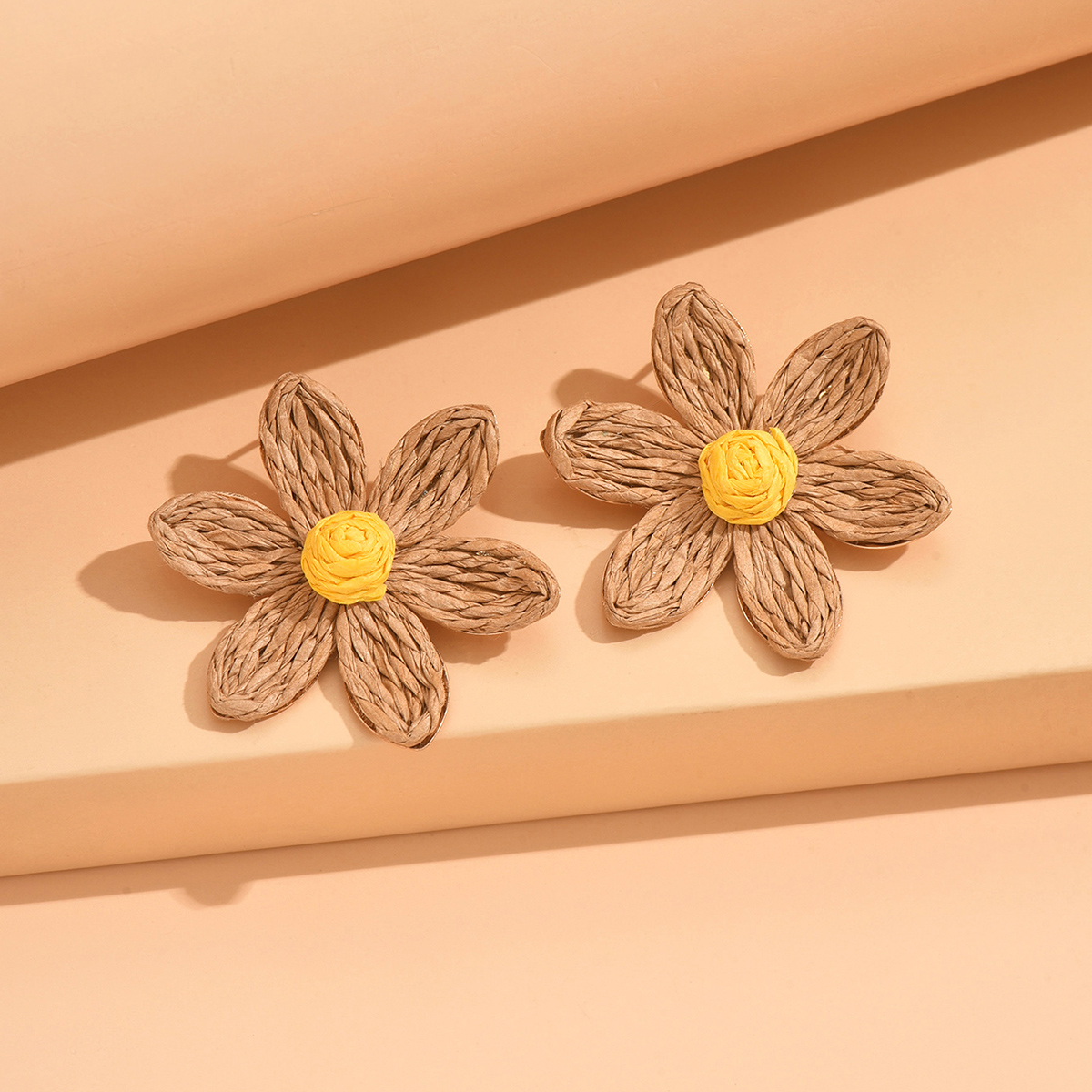 Bonitos pendientes de girasol tejidos hechos a mano, pendientes de flor de rafia para mujer, joyería para vacaciones en la playa, accesorios de: Color oro puro