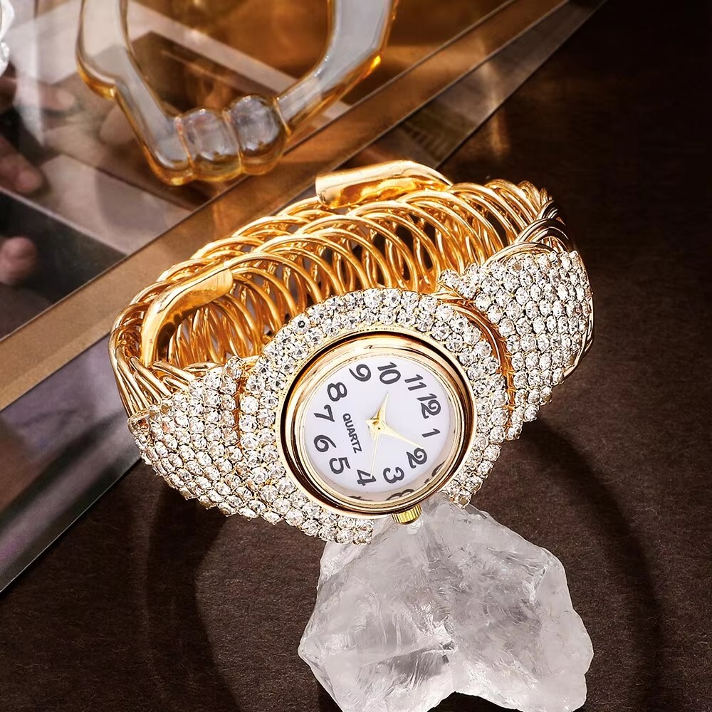 Een Koreaanse versie van modieus en veelzijdig dameshorloge met licht luxe diamanten ingelegd quartz armband