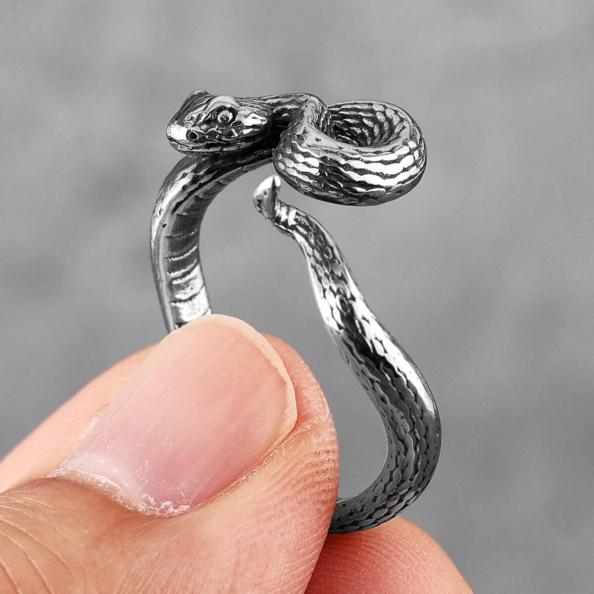 Anneaux serpent à sonnette en acier inoxydable pour hommes, bagues Punk Vintage serpent Cool pour hommes petit ami motard bijoux