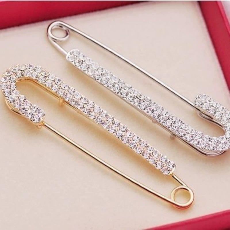 Diamond-in Metal Collar Pin Fixed Clothes Buckle Pin Anti-exposed Simple Clothes Accessories Women's Cardigan High-end Brooch: None