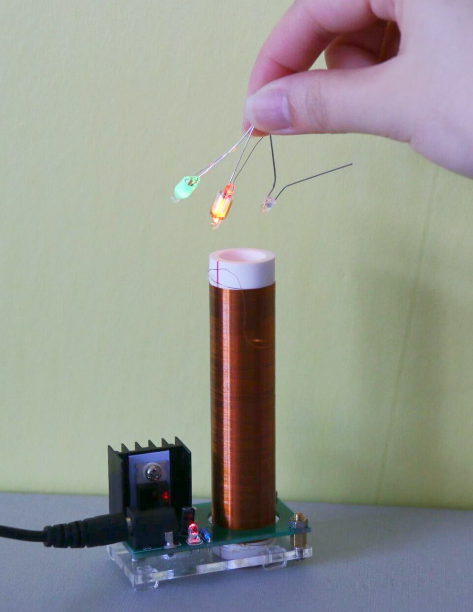 Mini Tesla Coil Met Voeding 9V 1A – Grandado