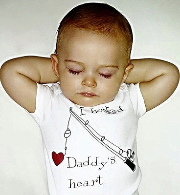 Einteiliges Strampler freundlicher Baby Kleidung Gesamt China Ich Süchtig Papa Herz Baumwolle Neugeborenes Baby Mädchen Kleinkind