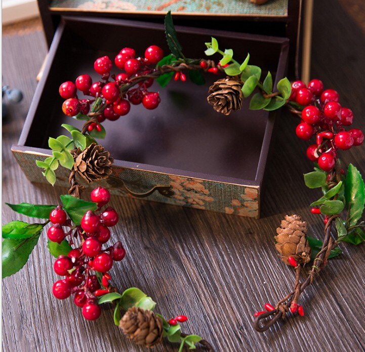 Bruden er hodet blomst farget frukt krans: Rød