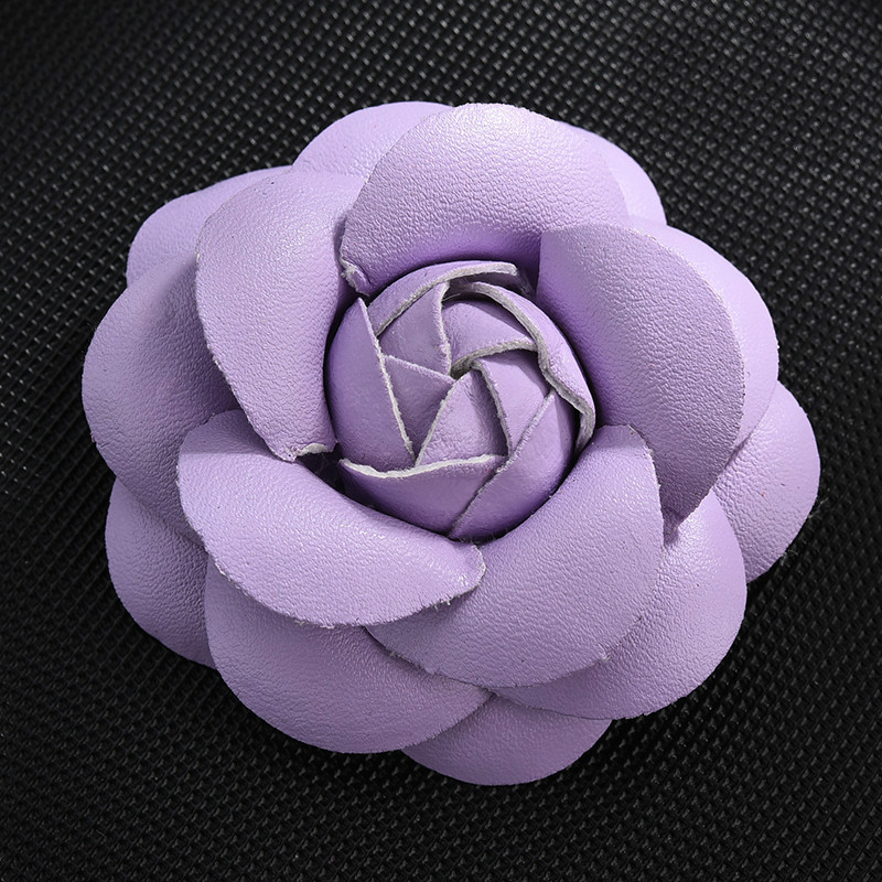 coreano hecho a mano PU cuero Camelia flor broche botón solapa Pin joyería broches ramillete para las mujeres Accesorios: Purple