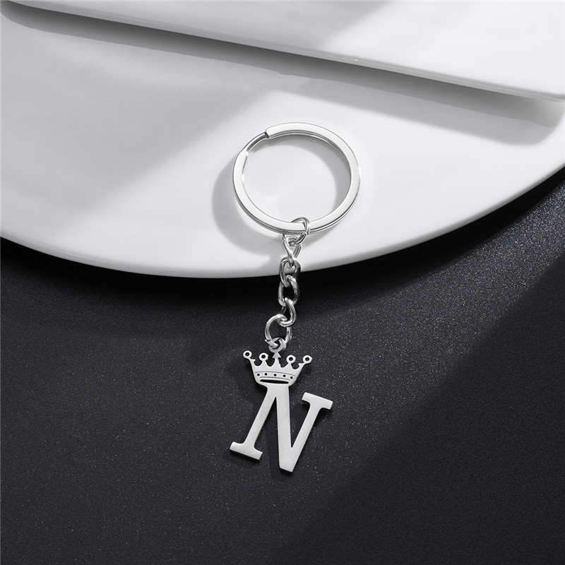 Llaveros con colgante de letras de A-Z de acero inoxidable con corona DIY única para hombres y mujeres, llavero de 26 alfabeto para coche, llaveros de joyería con nombre,: Sandía roja