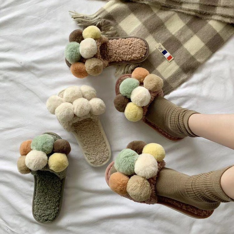 Pantuflas De felpa bonitas De invierno, pantuflas De Interior para el hogar, Zapatos cálidos para Mujer, Zapatillas De casa con pompones y bolas, Zapatos De piel para Mujer