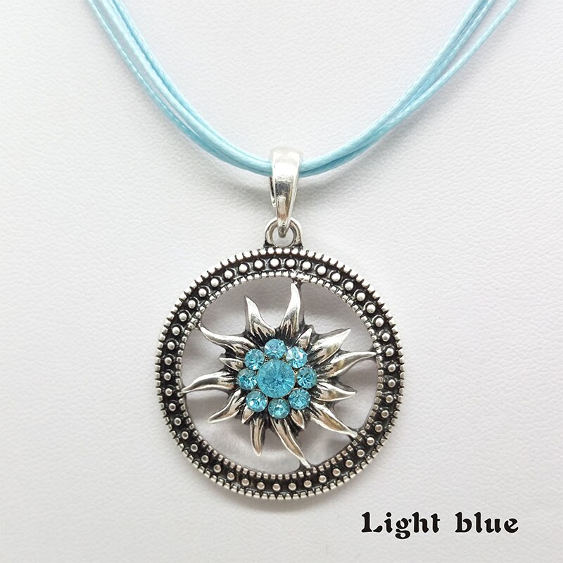 Vintage Zilveren Gesneden Edelweiss Ketting Hanger Zonnebloem Dirndl Traditionele Duitse Sieraden: light blue
