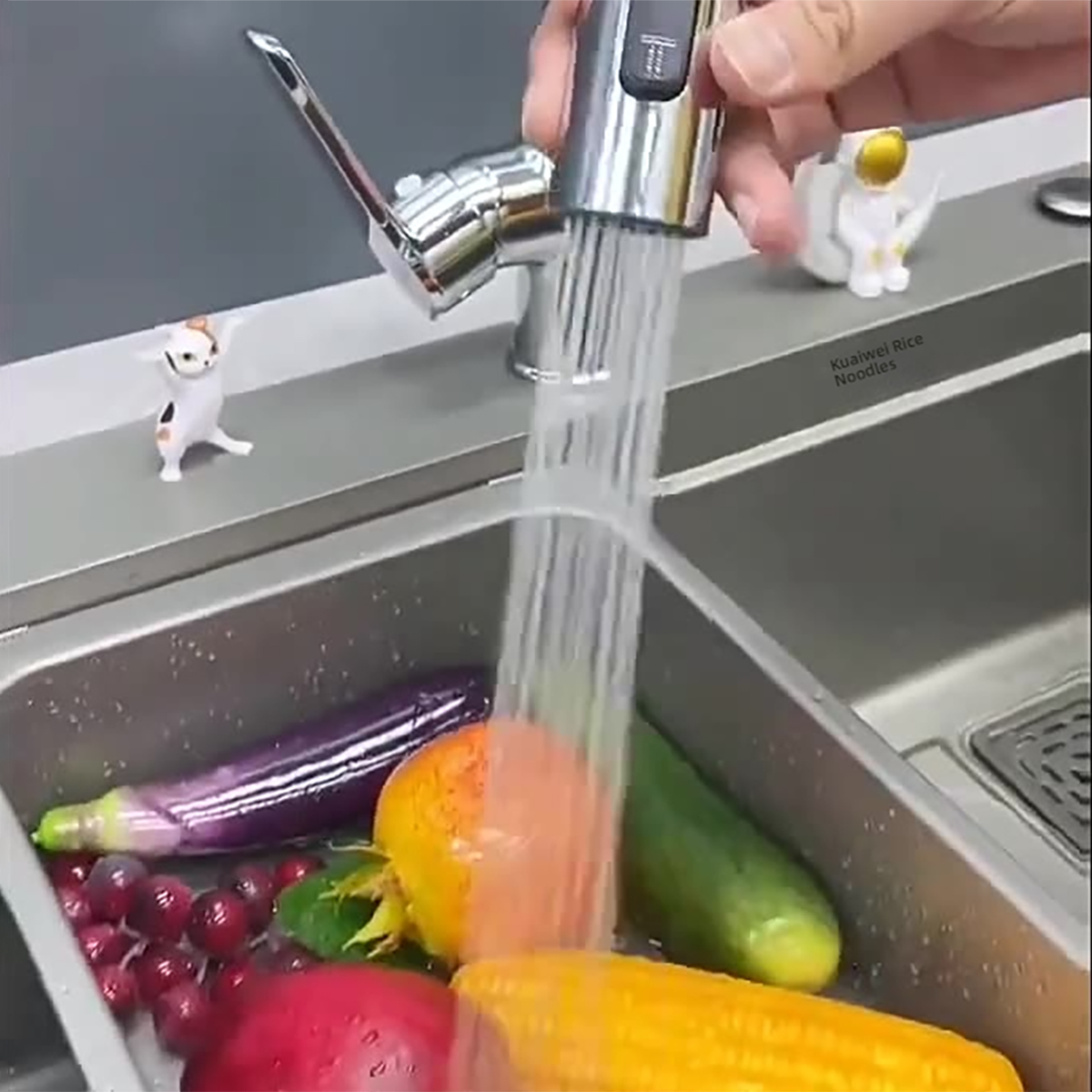Pulvérisateur universel pour robinet de cuisine, 3 modes de débit d'eau, bulles et lames 720 ° Connecteur G1/2 universel pivotant pour eau chaude et froide