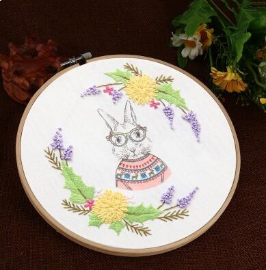 1 sett håndlaget broderisett til nybegynnere, nybegynnere å lage broderi blomstermateriale pakke tegneseriedyr med ramme hjemmeinnredning: Kanin