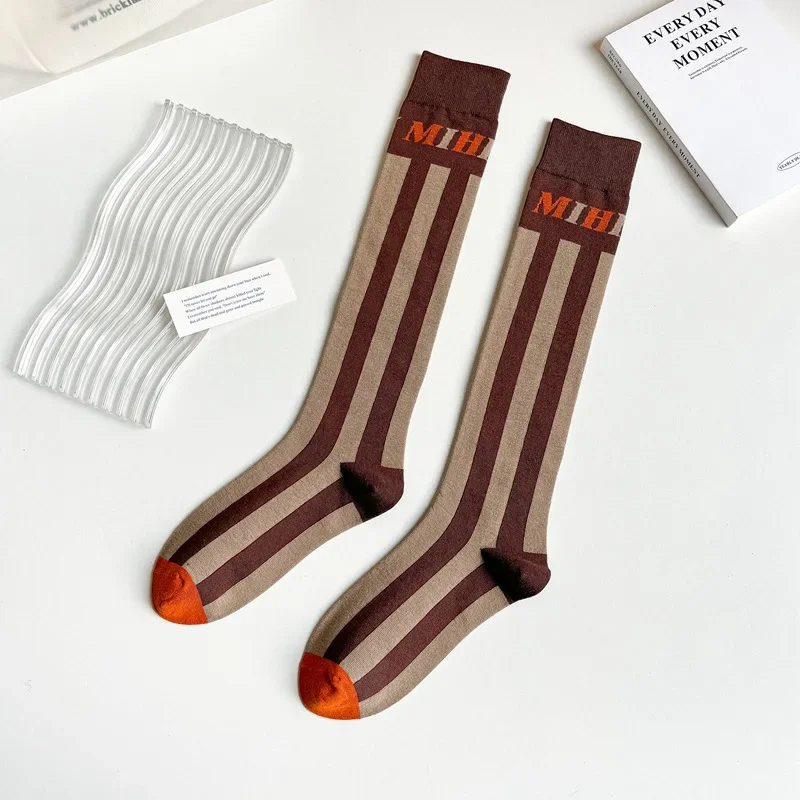 Damesmode Persoonlijkheid Trend Retro Veelzijdige Koreaanse sokken Knielengte sokken: Bruin