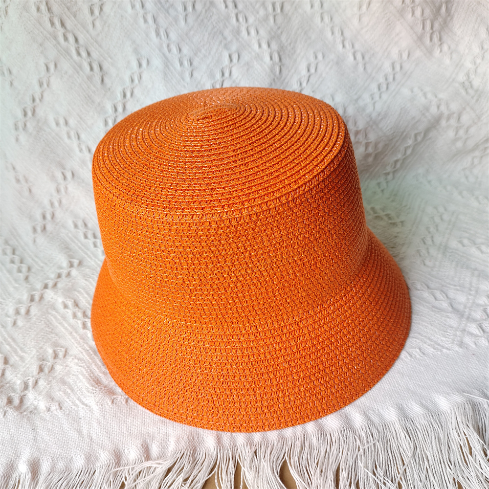 Chapéu de palha colorido para mulheres e homens Chapéu de balde de praia Chapéu de sombrinha resistente a UV Acessórios em corrente Moda Verão