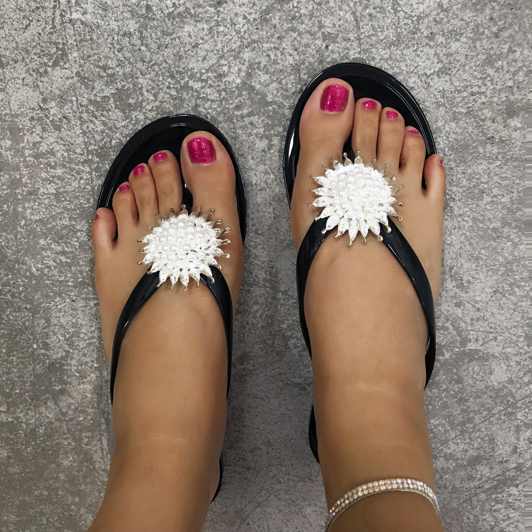 Tongs d'été pour femmes, chaussures en gelée transparentes et claires, pour femmes, chaussures de plage avec fleurs et perles, pantoufles d'extérieur