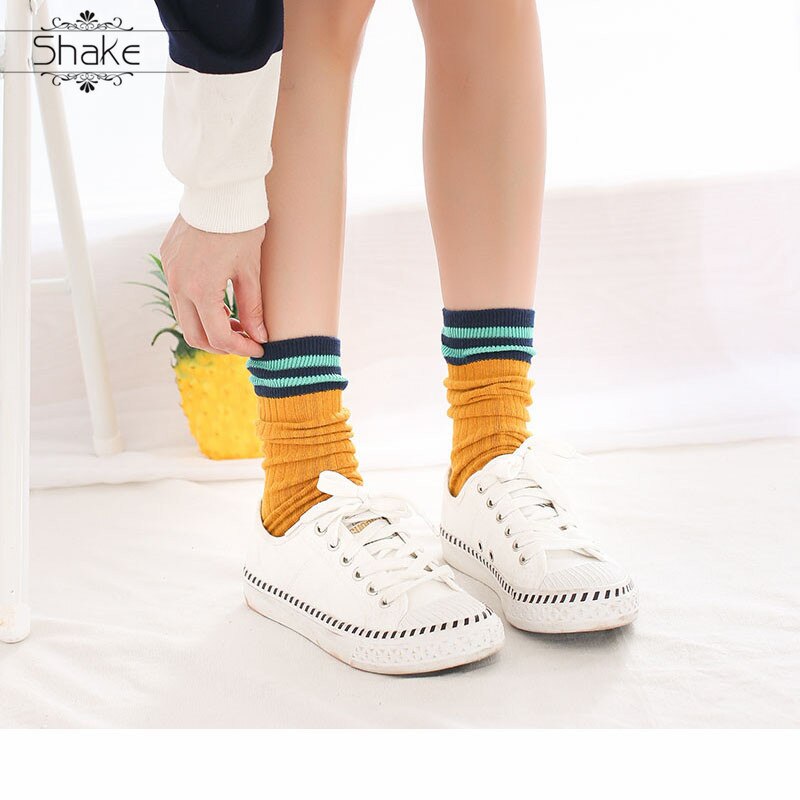 Schudden harajuku Leuke Japanse High School Meisjes Katoen lange sokken Losse Gestreepte Multi kleuren vrouwen Crew Sokken voor Herfst Winter