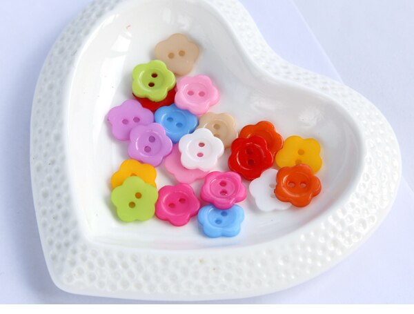 100 stks/partij Maat: 13mm Snoep Cartoon Bloem Knoppen voor Craft Baby Kinderkleding Knop Handgemaakte Scrapbooking Decoratie (ss-568)