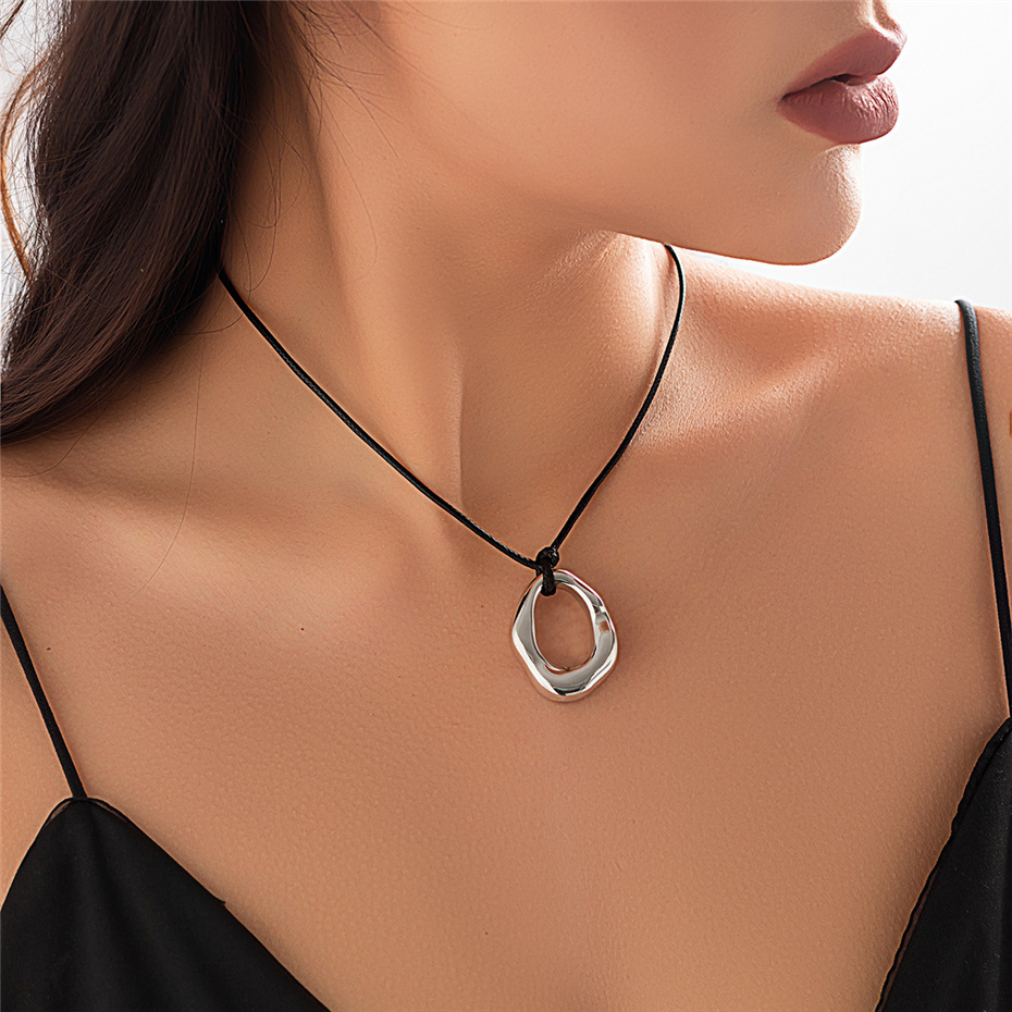 Ingemark-collar de cadena de cordón de cera trenzada de cuero negro Vintage para mujer, Gargantilla con colgante de corazón de amor calado gótico, joyería Y2k nueva: Color dorado