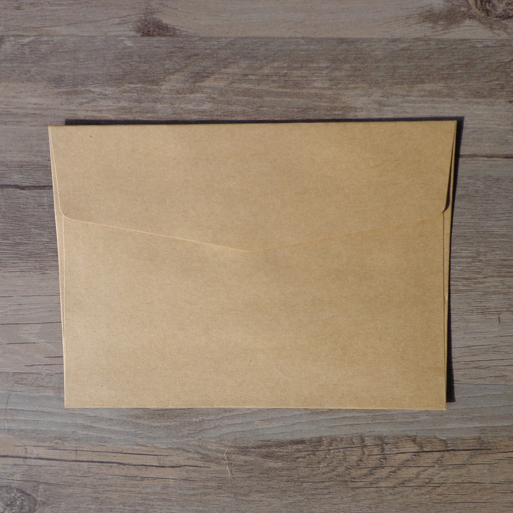 50 stuks kraftpapier enveloppen, ansichtkaart envelop, creatieve retro schattige hartvormige envelop, voor bruiloft, verjaardagsfeestgeschenken (17,5 cm x 11,5 cm