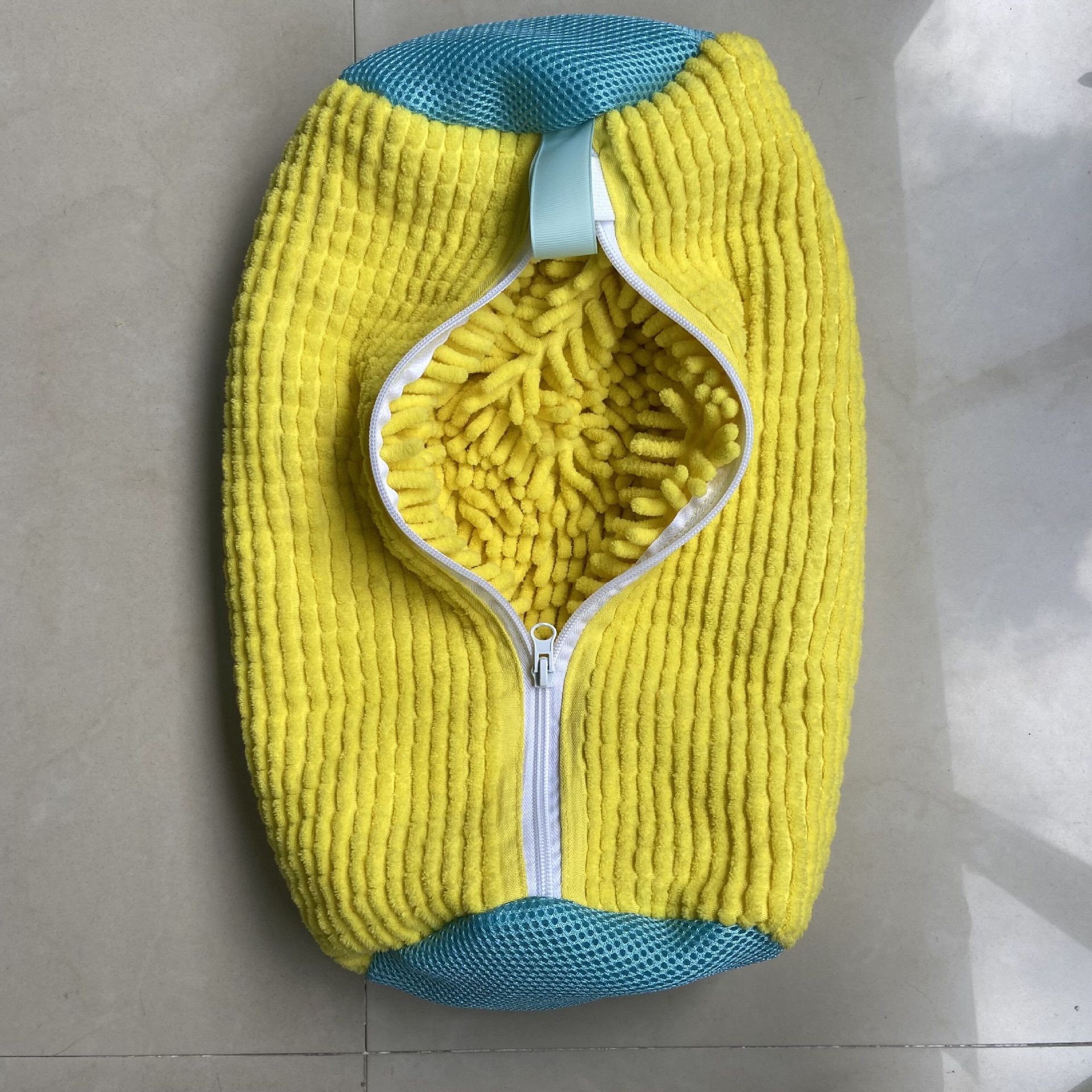 Fluffy Fiber 360° Surround Cleaning Shoe Washing Bag - Reusable Durable Machine-Washable Laundry Bag with Zipper Closure(1pc): Yellow