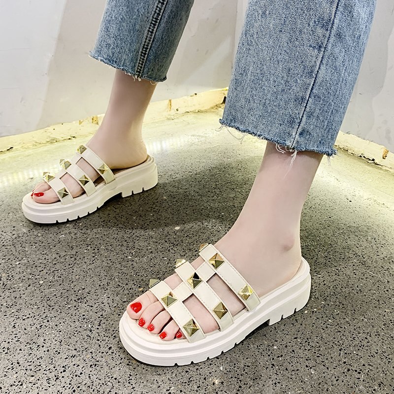 Feminine Slipper Pop Rivet Slipper Muffin Comfortable Platform Medium Heel Open-toe Slipper for Leisure Outdoor Beach