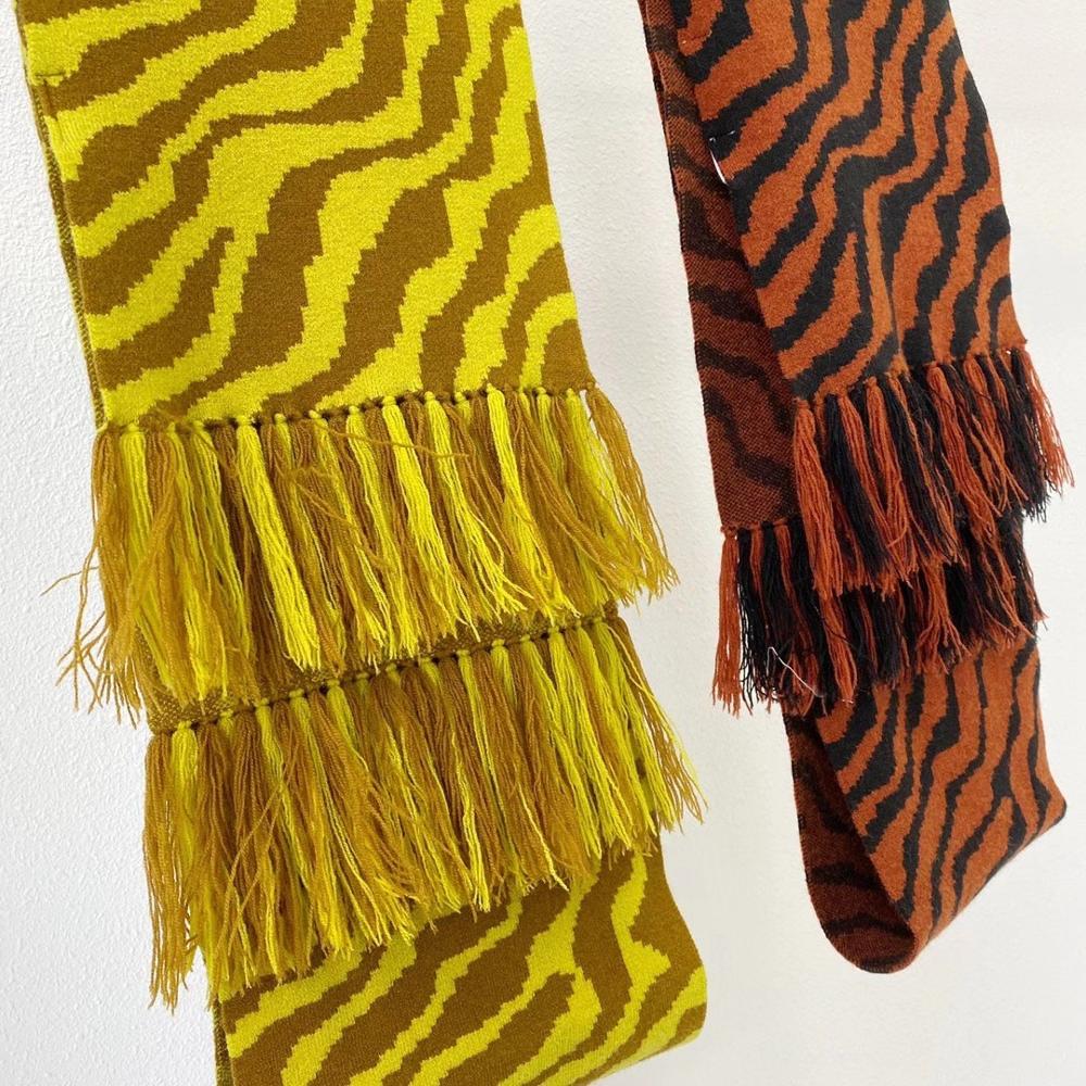 Bufanda de lana larga con estampado de leopardo y cebra para mujer, Fular de borlas Vintage de alta gama, otoño e invierno, 9,18