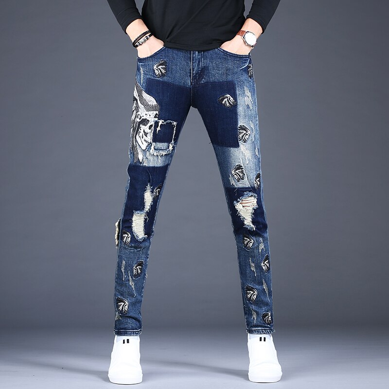 Pantalones vaqueros rasgados con parche azul para hombre, pitillos desgastados con bordado de estilo coreano, ropa de calle,