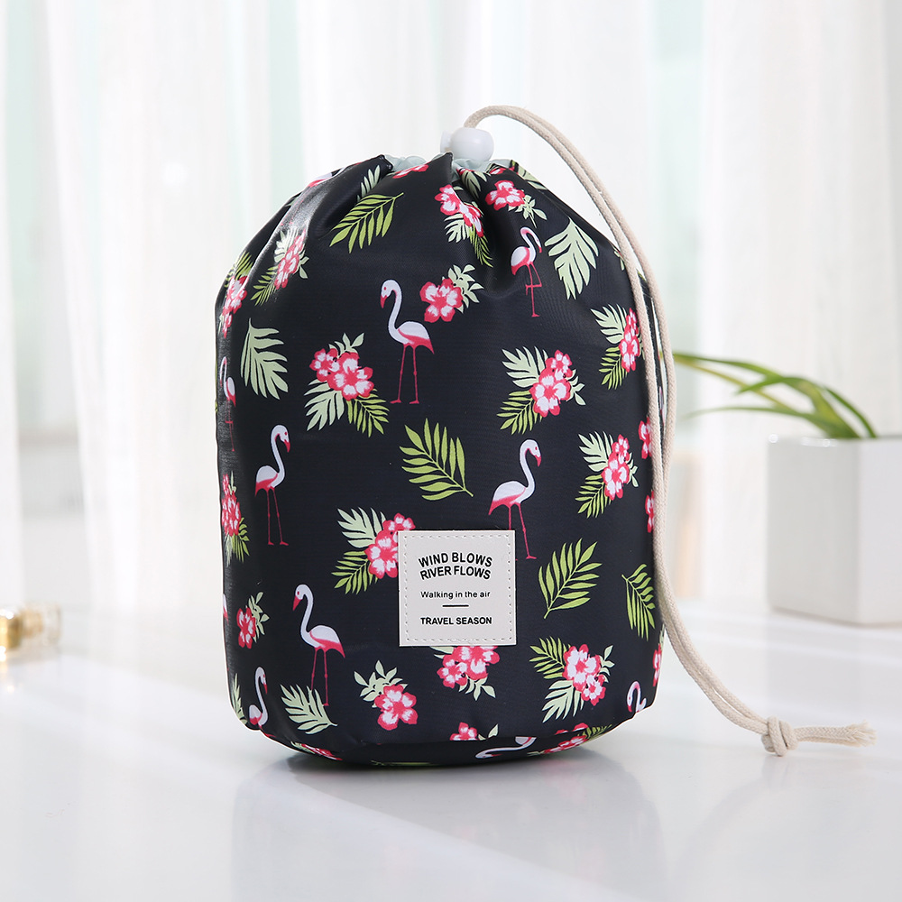 UOSC mujeres Lazy Drawstring bolsa de cosméticos de viaje redondo bolsa de maquillaje organizador estuche de almacenamiento Kit de belleza y aseo neceseser: Black flamingo