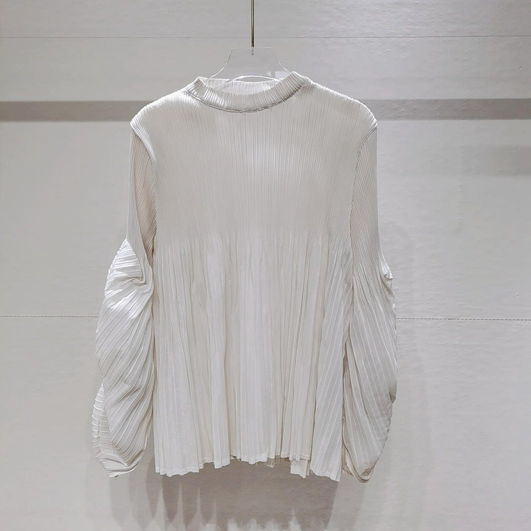 Miyake enfärgad topp vår och sommar exklusiv plisserad prinsessmodell topp bubbelärm stor storlek lös t-shirt: Vit