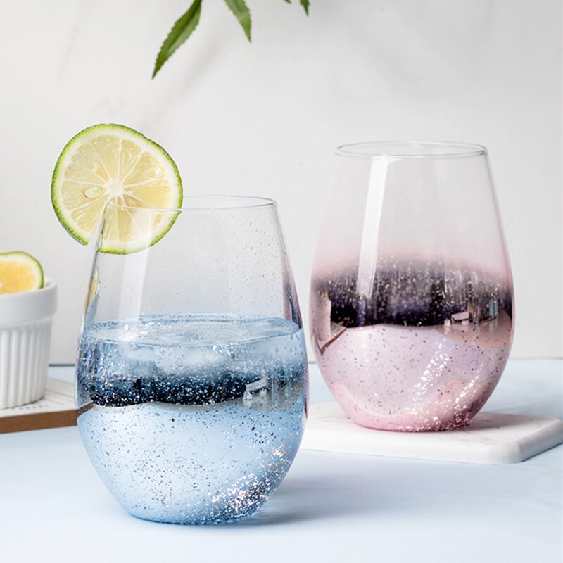 Sterrenhemel verandert geleidelijk van kleur kopje water kopje glas vrouwelijk huishouden theekopje persoonlijkheid koffiekopje stuur familieleden
