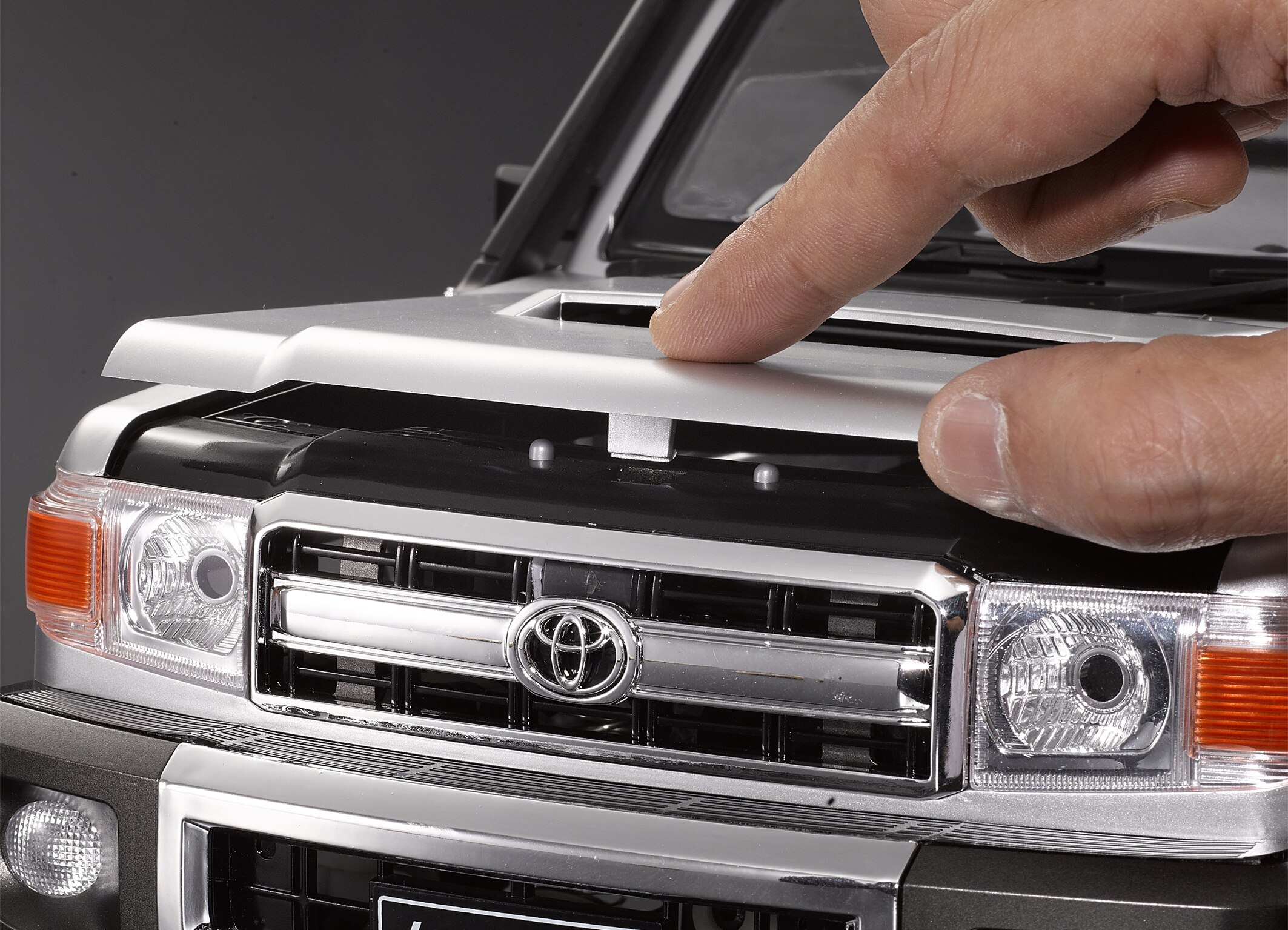 Killerbody 1:10 lc70 RC crawler parts Movable Hood Upgrade Sets Fit for KB#48601 1/10 Toyota Land Cruiser Hard Body