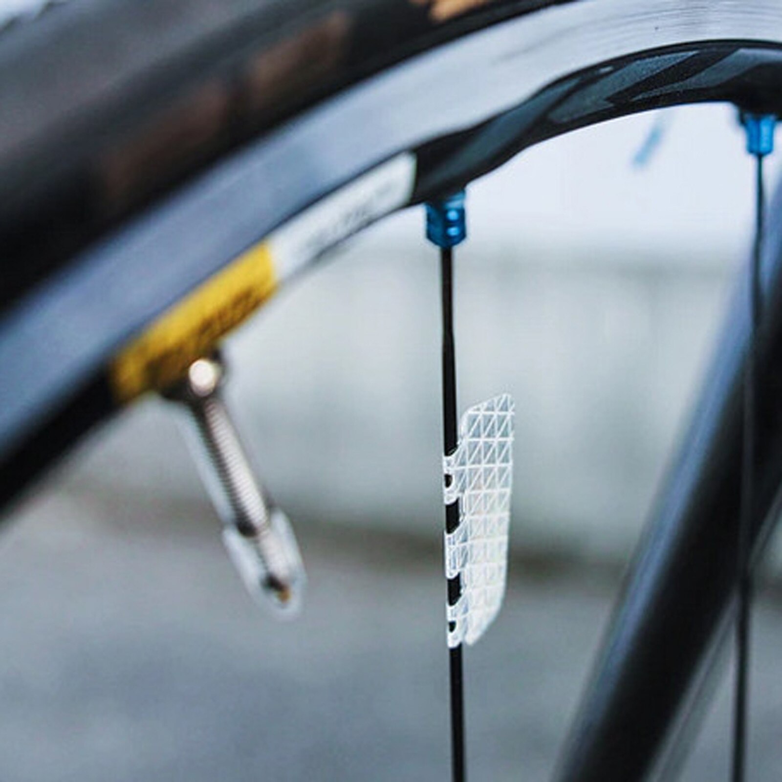 40# 4pcs Bicycle Luminous Plate Night Reflector Mountain Bike Reflector Bicycle Stickers Universal Warning Sign Reflective