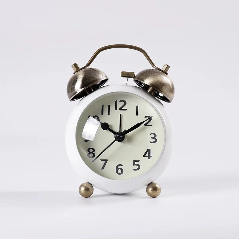 Reloj despertador sencillo Retro de Metal, reloj con luz de noche para dormitorio silencioso para estudiantes, adorno moderno para sala de estar, reloj de mesa luminoso