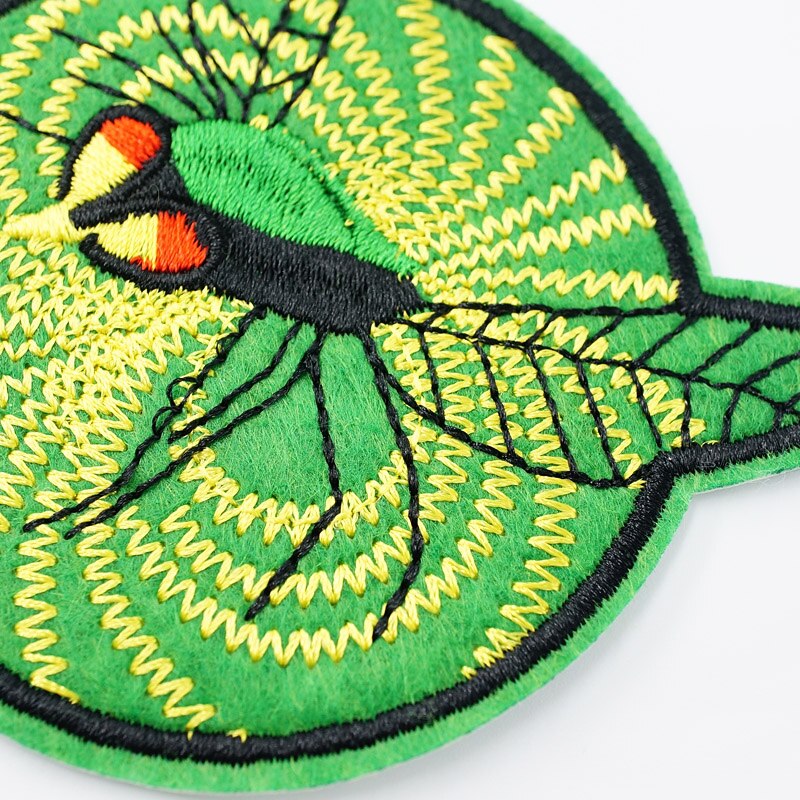 Bee Size:7.6X7.8Cm Doek Ijzer Op Patch Badge Geborduurde Badges Abstract Kids Patches Voor Kleding Stickers 0068
