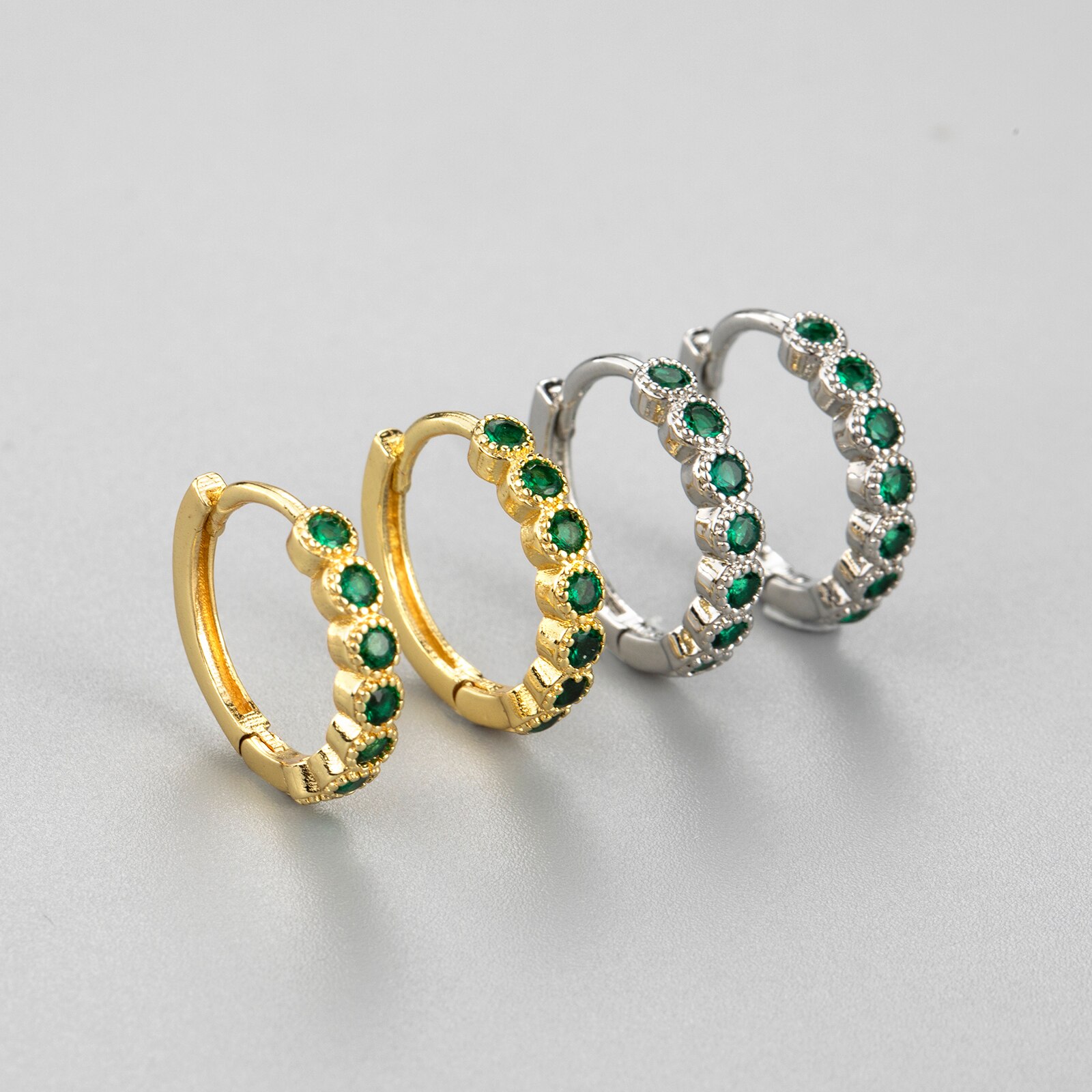 Sipengjel Eenvoudige Groene Zircons Klinknagel Ronde Oorringen Persoonlijkheid Goud Zilver Kleur Huggies Piercing Oorbellen Voor Vrouwen: SILVER