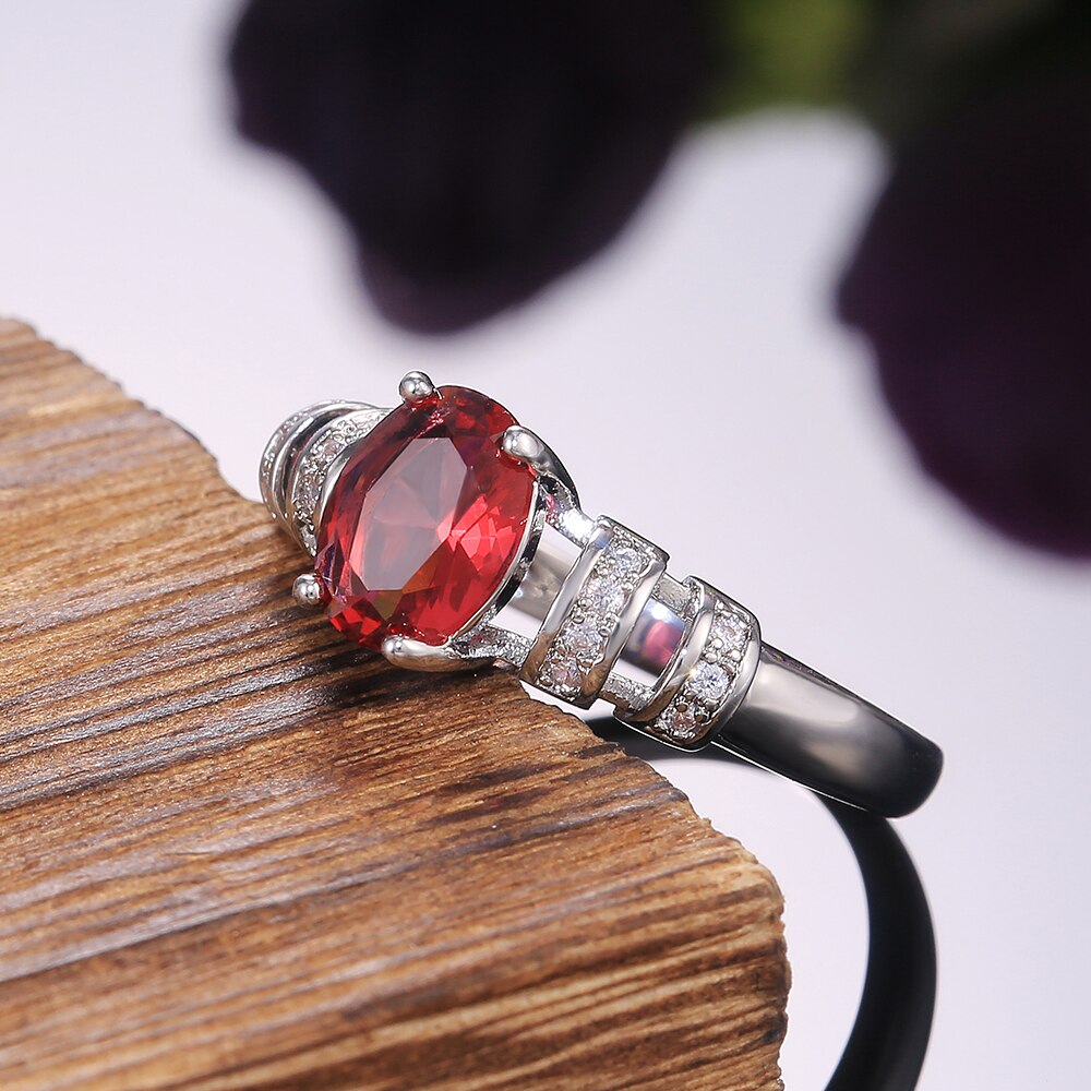 Huitan Classic 4 pazury Design owalny kamień biżuteria obrączka ślubna biały/niebieski/czerwony 3 kamienne kolory dostępne wspaniałe kobiety pierścienie