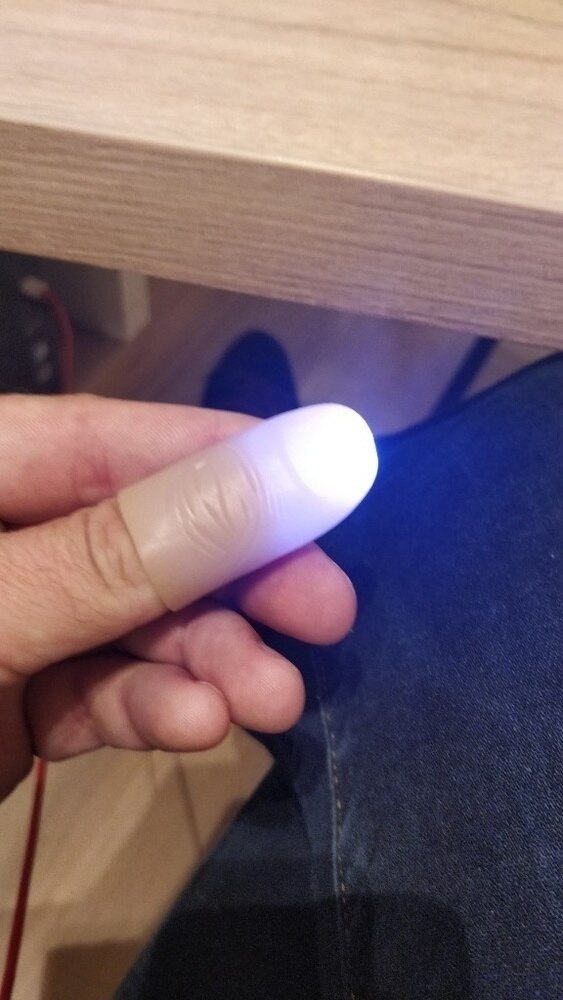 Lampe à doigts lumineuse magique, 2 pièces, apparence des doigts de pouce, nouveauté