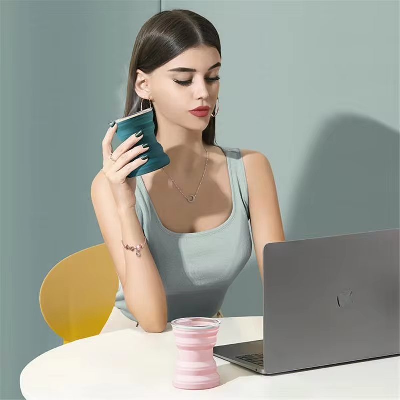 Portable Silicone Foldable Cup With Lanyard Heat Resistant Collapsible Cups Lid Folding Storage Travel Mug For Water coffee