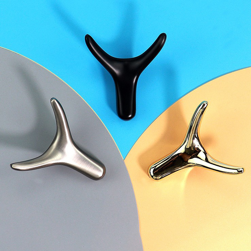 1pc Wall-Mounted Clothes Hook Cow Horn Hook Bathroom Coat Hook Bedroom Robe Hook Bathroom Accessories