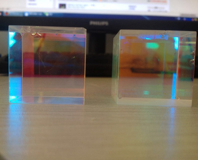 2PCS 2.2x2.2x2.2cm Optical Glass Educational Prism Defective Cross Dichroic X-Cube Glass Prisms RGB Combiner Decoration Glass