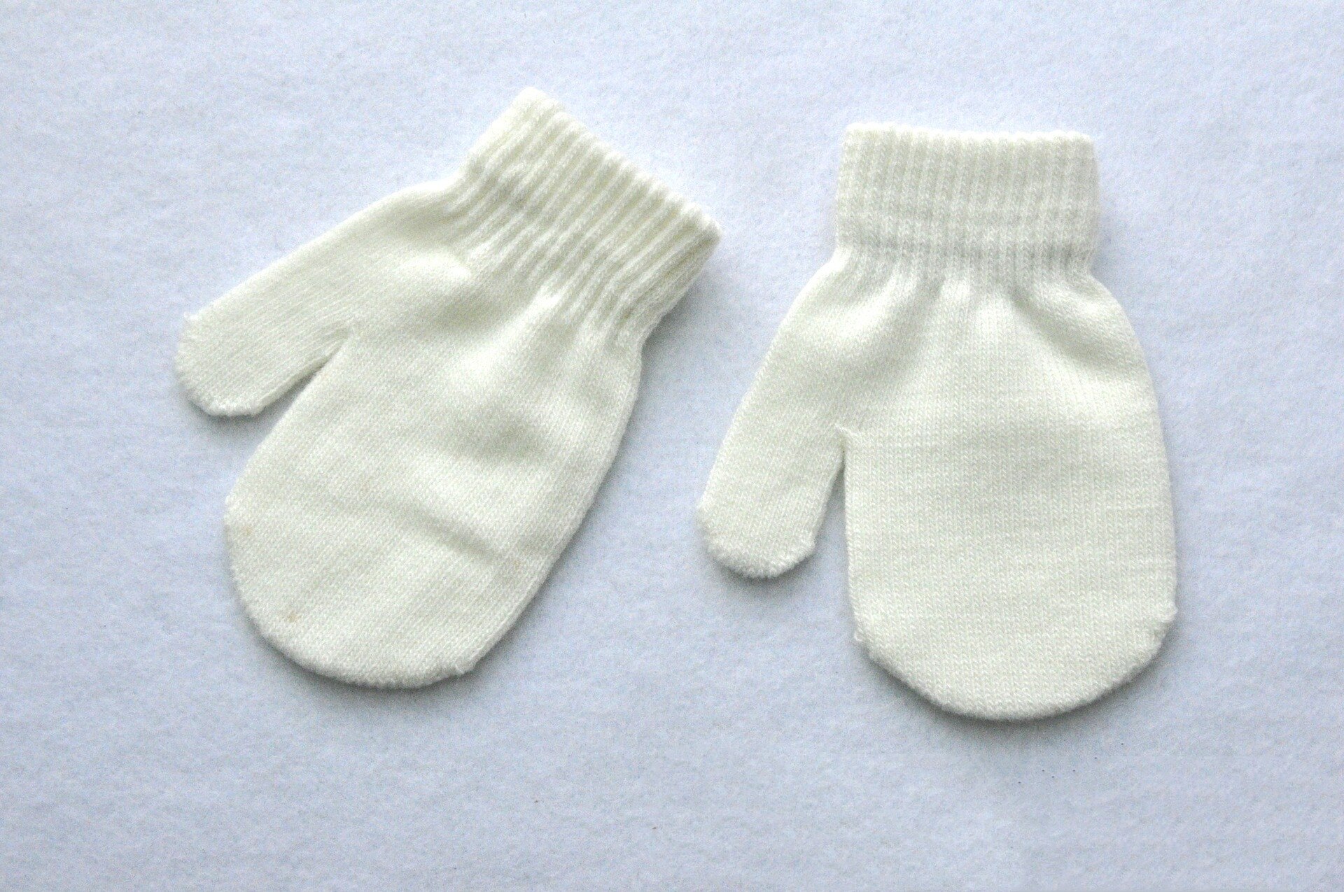 Guantes de invierno para bebé, manoplas suaves elásticas cálidas de punto para niños, niñas y niños: white