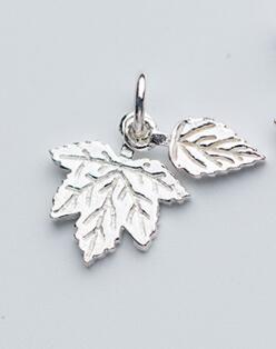 Breloques en forme de feuille d&#39;érable pour femmes, Style bohémien, en argent Sterling 925, artisanat sculpté, pendentif de collier, bricolage, bijoux pour d&#39;anniversaire: 2 black color 1pcs