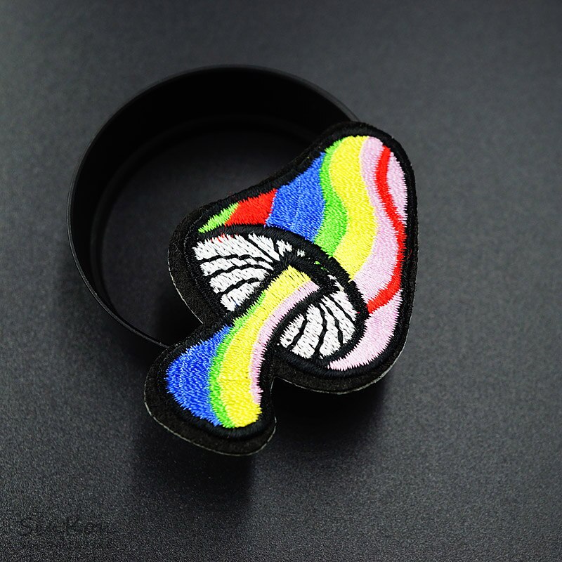 Paddestoel (Size:4.0X5.8 Cm) patch Badge Geborduurde Applique Naaien Iron Op Badges Kleding Garment Apparel Accessoires