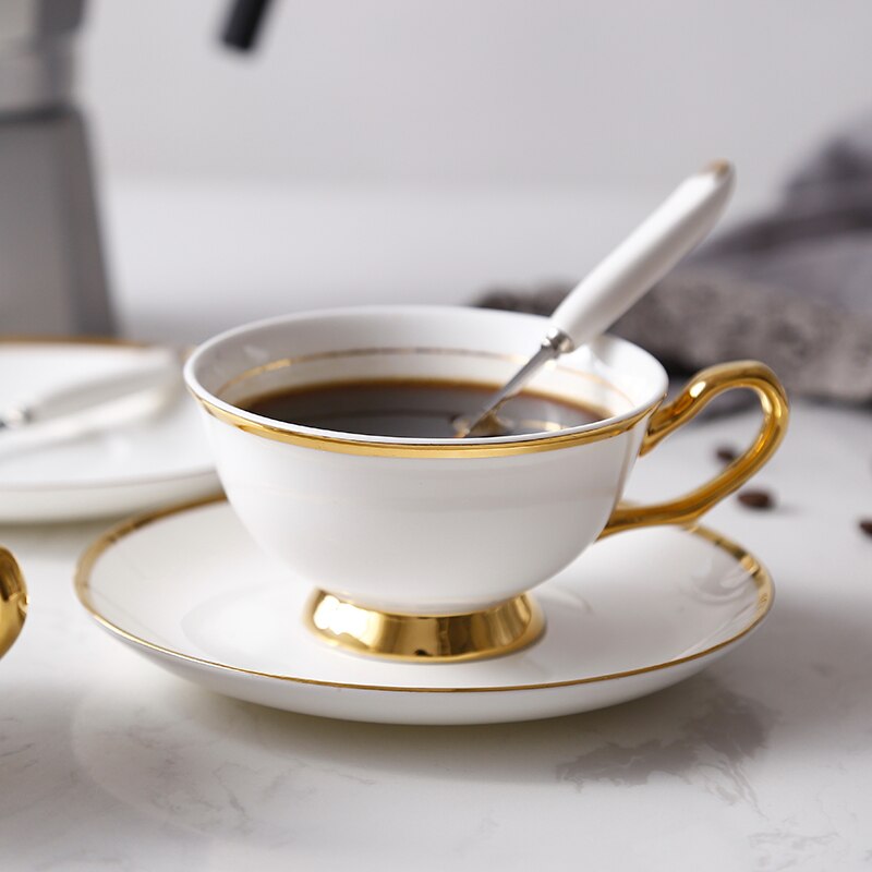 High-grade gold bone china coffee cup European tea set Ceramic afternoon tea set Red Tea Cup Couple Cup Saucer Spoon