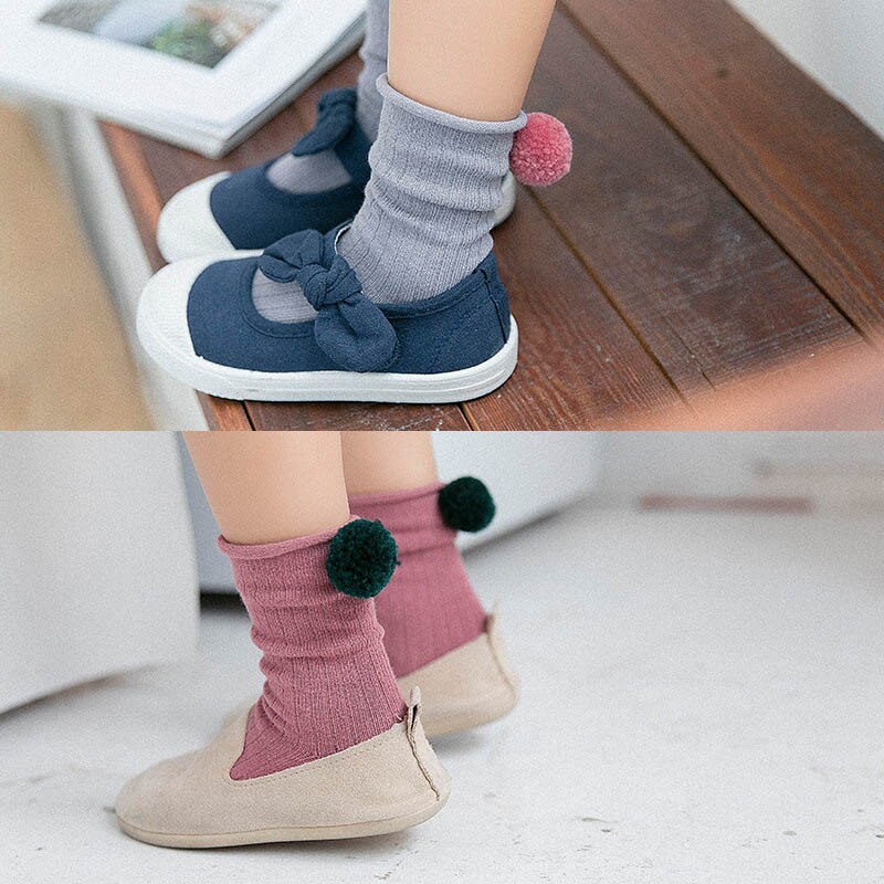 Leuke Pompom Kids Baby Sokken Cotton Baby Baby Meisje Sokken Kinderen Peuter Knie Hoge Vloer Sokken Sokken Meia Infantil Calcetines