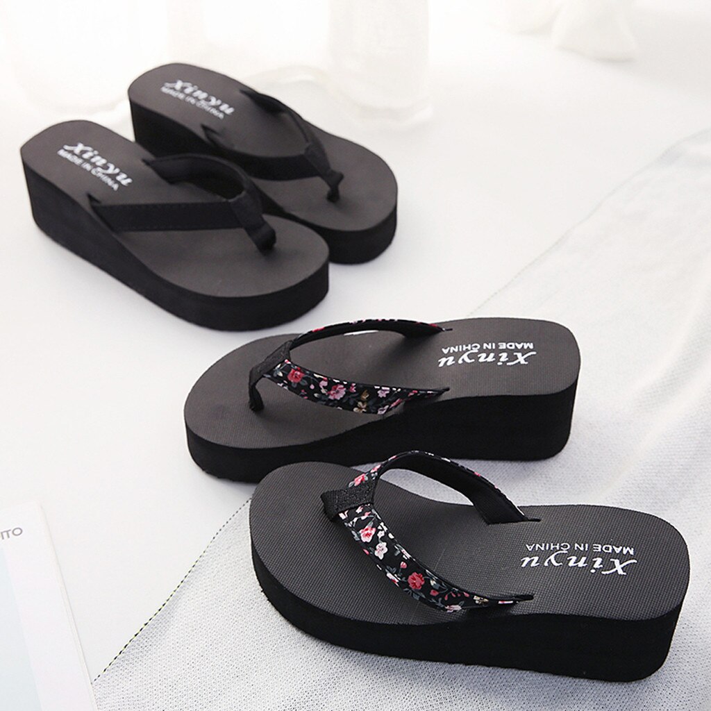 Chaussons pour femmes couleur unie pieds antidérapants tongs talons hauts compensées plage pantoufles décontractées chaussures Femme Calzado Mujer Chinelo